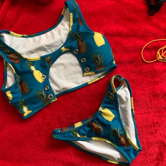 Bathing suit - Picture 2 of 3